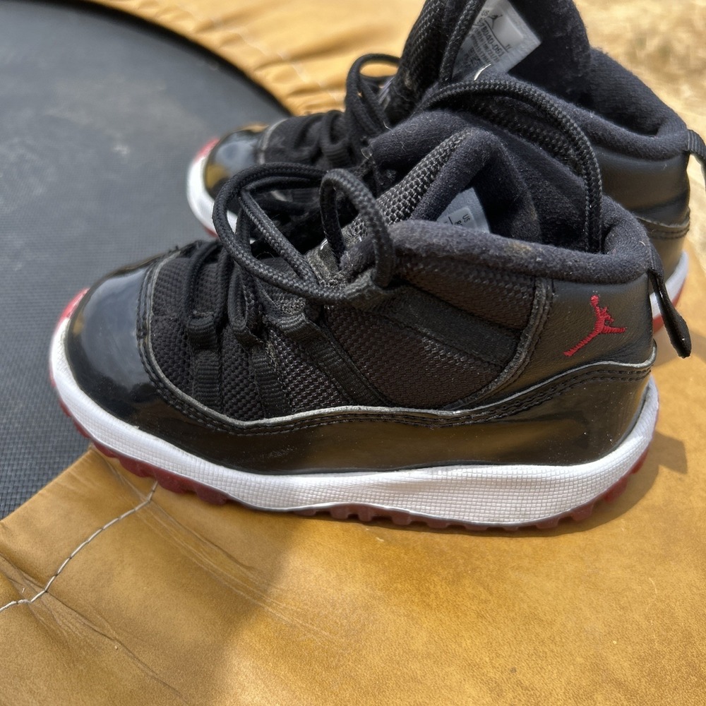 air jordan bred 11 size 8c toddler - Picture 3 of 8